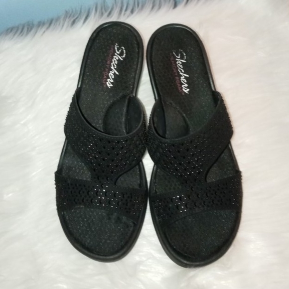 skechers cali flip flops